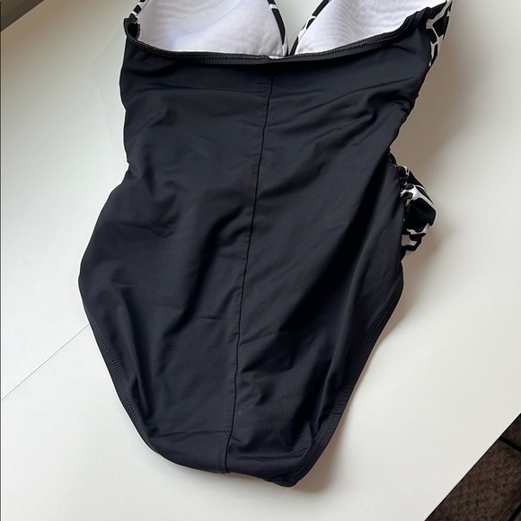 La Blanca One Piece Black and White Halter Swimsuit 4 - Picture 5 of 8